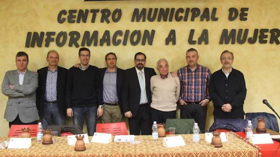 Góngora, Kresic, Aparicio, Calderón, Cortés, Cañete, Tirado y Morgado, ayer en el Centro Municipal de Información a la Mujer de Alhaurín de la Torre 