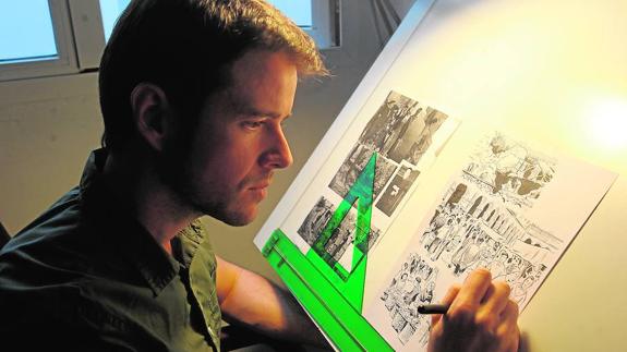 El dibujante José Pablo García, en su estudio, donde estos días da los últimos toques al cómic 'La muerte de Gernica' 