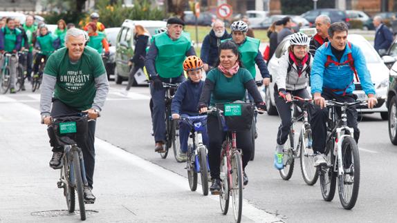 Un momento de la marcha ciclista.