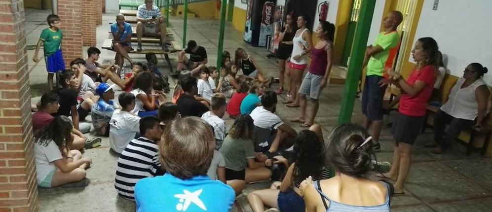 Los voluntarios de La Caixa ayudaron a más de 1.500 personas en Málaga el pasado año.