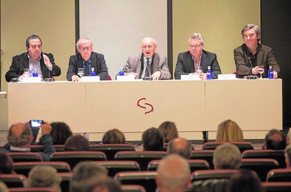 El libro se presentó anoche en el Ateneo de Málaga. :: álvaro cabrera