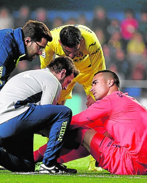 Asenjo revive su calvario en el mejor momento de su carrera