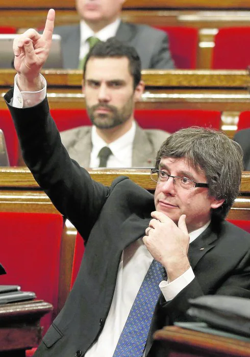 El presidente de la Generalitat, ayer, durante la sesión de control al Gobierno catalán. :: a. dalmau / efe