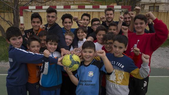 Parte del equipo de fútbol sala de los pequeños de Nena Paine. 