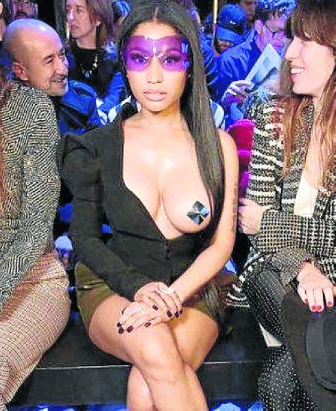 El pezón añil de Nicki Minaj que eclipsó un desfile