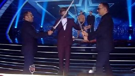 Jorge Javier Y Risto se desafiaron con catanas en 'Got Talent'.