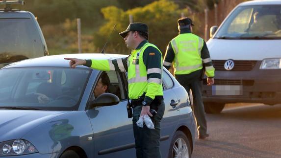 Imagen de archivo de un control de la Guardia Civil. 