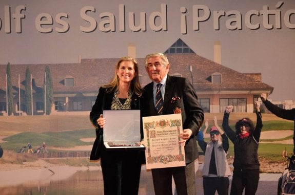 Hernández, junto al presidente de la RFEG. :: sur