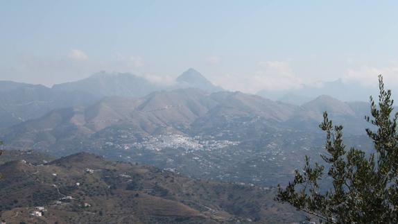 Vistas de la sierra de Almijara desde la cima del cerro de Bentomiz 