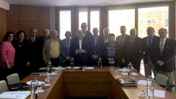 Miembros del Foro de Saneamiento de la Costa del Sol, reunidos ayer. 