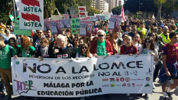 Cabeza de la manifestación esta mañana en Málaga capital.