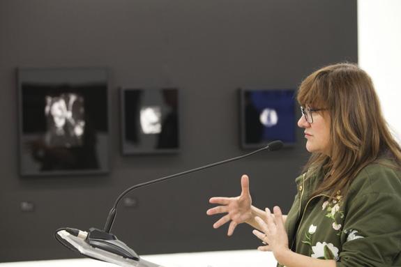 La directora Isabel Coixet, ayer, en la presentación de la exposición de La Térmica. 