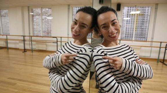 Nieves Rosales, en un aula del Conservatorio Superior de Danza donde imparte clases de flamenco.