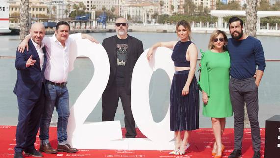 El director, con los actores. Vídeo de la presentación de la película.