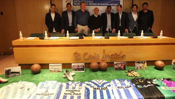 Dani Marín (moderador), Basti, Roteta, Movilla, Catanha, Fernando, Manu y Weligton, protagonistas del coloquio de ayer.