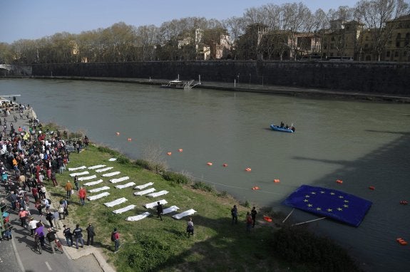 Una inesperada balsa de aceite