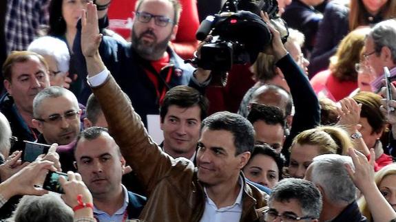 Pedro Sánchez, en un mitin en Burjasot (Valencia). 