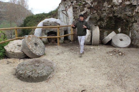 González dijo que muchas piedras han aparecido con las obras de la primera fase del proyecto. 