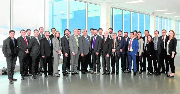Miembros de la delegación española en Canadá en su visita a la empresa Bombardier. :: sur