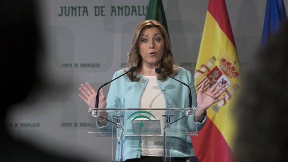 Susana Díaz, ayer en su primer acto institucional como presidenta de la Junta tras anunciar su candidatura al PSOE.