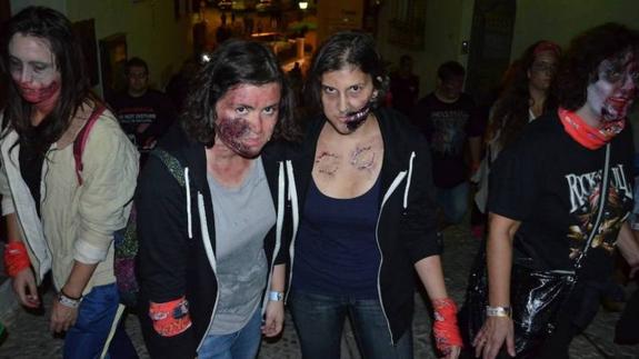 Participantes en el Survival Zombie de Frigiliana del año pasado.