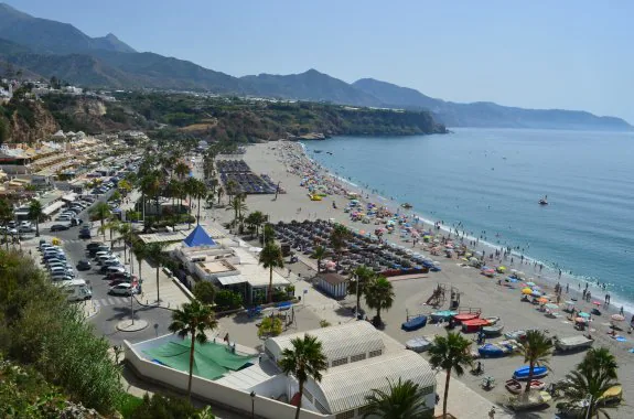 En la playa de Burriana hay seis chiringuitos que funcionan desde hace más de cinco décadas. :: e. c.