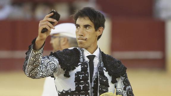 Jiménez Fortes, con la oreja que logró en La Malagueta.