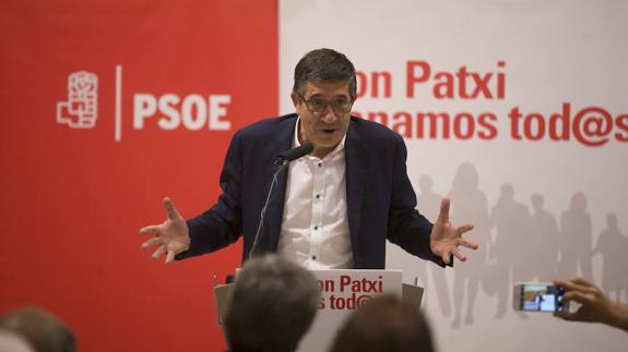 Patxi López, en el encuentro que mantuvo ayer con militantes en Málaga. 