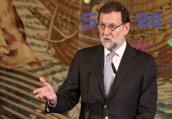 Rajoy, ayer en su intervención en Sevilla en la conmemoración del XXV aniversario del AVE. :: efe
