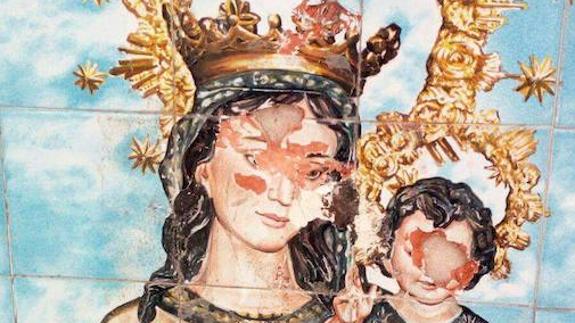 Dañan un mosaico de la Virgen del Carmen de Huelin
