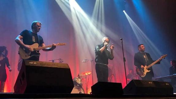 Pepe Blanca, Pepe Salas y Adoldo Flores, en un concierto de Mad Dogs.