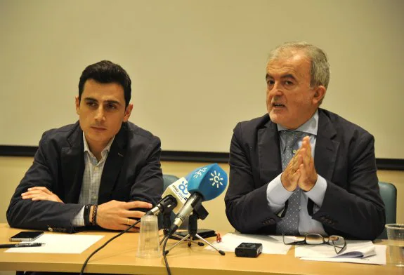 Miguel Pretel y Juan Antonio Astorga, ayer en la rueda de prensa que ofrecieron. :: francis silva