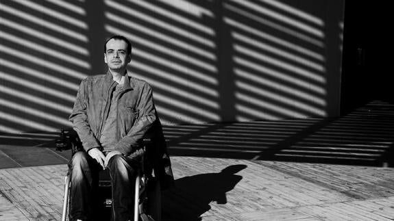 Antonio Castillejo tiene 42 años y vive en Barcelona. 