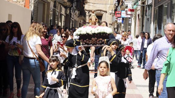 Cerca de mil niños y 54 tronos participan en la XIX Procesión de Tronos Chicos de Antequera
