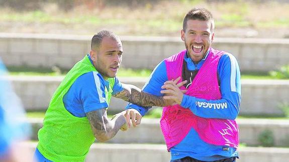 Camacho bromeó en el entrenamiento de ayer con Sandro 