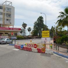El Puente Viejo quedó ayer cortado en la rotonda del Supersol.