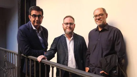 José María Luna, Ignacio Jáuregui y Pablo Aranda, ayer en la Económica.