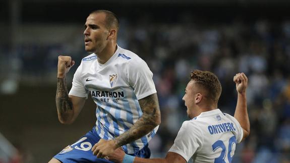 Sandro, con Ontiveros tras su gol en casa ante el Sporting.