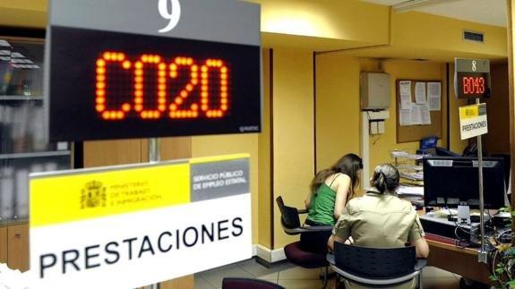 Autónomos solicitan más facilidades en la tramitación administrativa para reducir la burocracia y la presencia física. :: a. g.