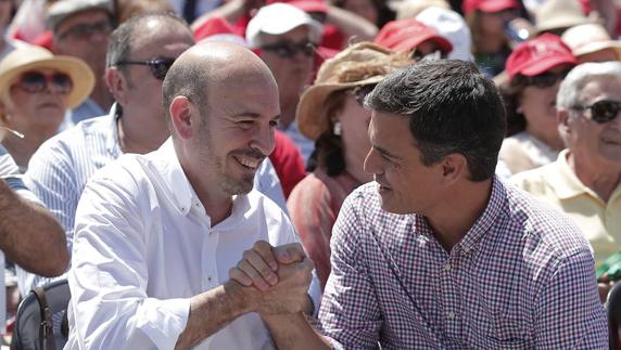 Gallardo y Sánchez en el mitin de Cártama. 