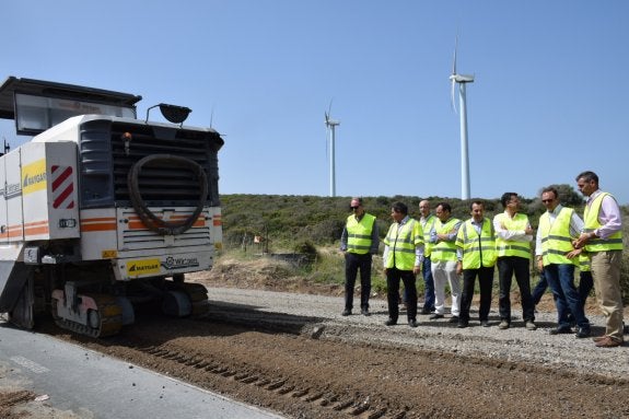 Visita a los trabajos que se acometen en el primer tramo de la A-377. 