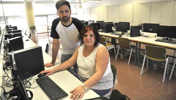 Antonio Pareja e Isabel Carrasco, estudiantes del grado de Ingeniería de Software. 
