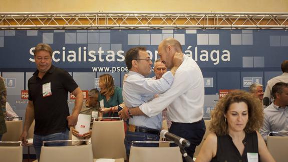 El PSOE de Málaga aprueba por un 94% su lista única al congreso federal