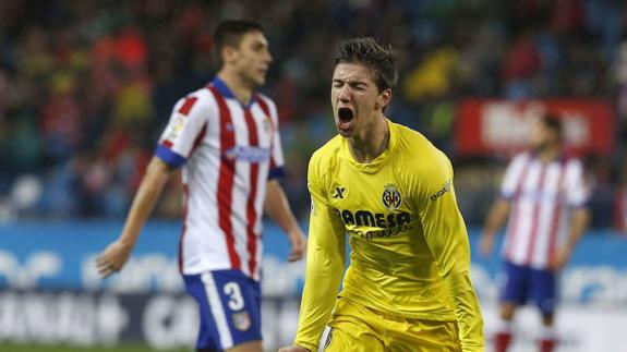 Vietto celebra un gol frente al Atlético de Madrid durante su etapa en el Villarreal. 