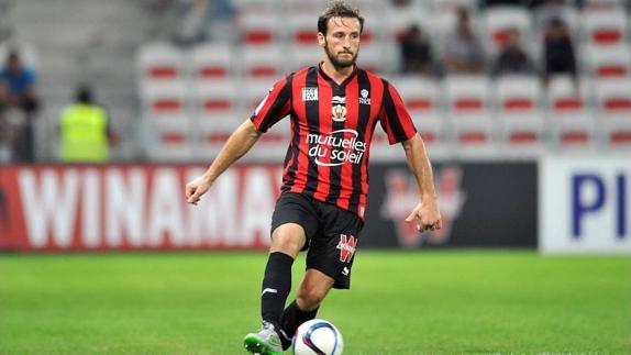 El central Baysse milita en el Niza.