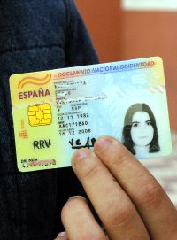 Un centenar de ceutíes tiene ya el nuevo documento de identidad ...