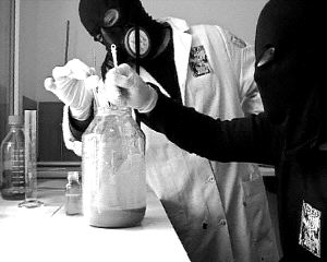 ETA ha emprendido la fabricación de potentes explosivos habituales de los islamistas