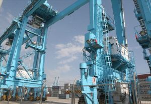 ALGECIRAS. El puerto de Tánger-Med supondrá un duro rival para las instalaciones portuarias algecireñas. / SUR