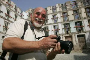 OBJETIVO. Pepe Ponce lleva más de 30 años fotografiando todos los rincones de Málaga. / ANTONIO SALAS
