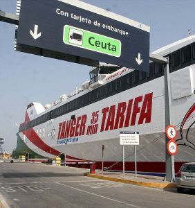 EN ALGECIRAS. El 'Tánger Jet II', atracado. / A. CARRASCO